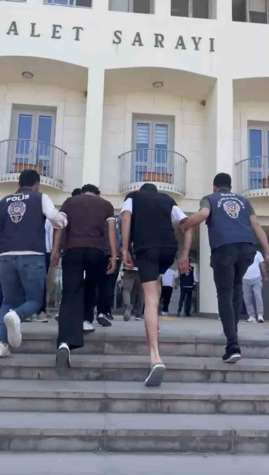 Çocuk istismarı görüntüleri satın aldığı iddiasıyla 2 şüpheli tutuklandı