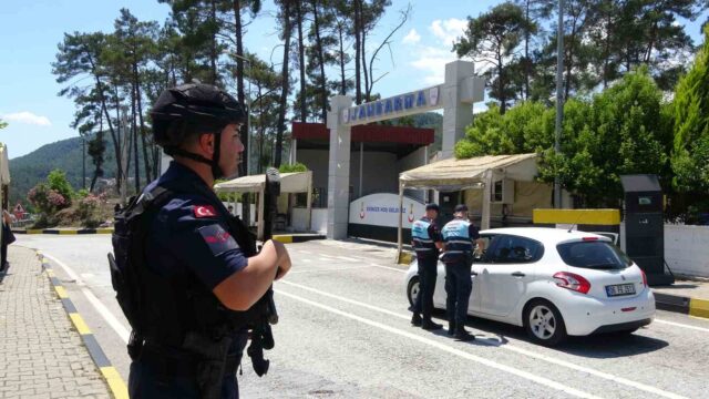 Bayram tatili için Marmaris ve Datça’ya araç akını: 4 günde 40 bin araç girdi