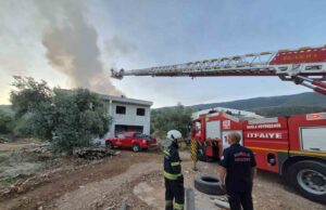 Milas’taki çatı yangını söndürüldü