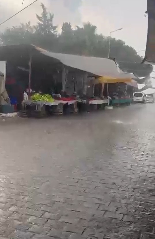 Yatağan’da sağanak yağış etkili oldu