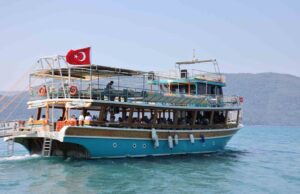 Muğla Büyükşehir Belediyesi şehit aileleri ve gazileri tekne gezisi düzenledi