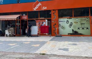 Muğla’da Koç Holding’e bağlı Koçtaş’a taşlı saldırı