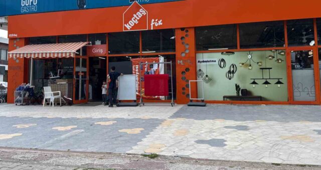 Muğla’da Koç Holding’e bağlı Koçtaş’a taşlı saldırı