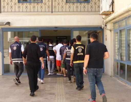 Marmaris’te göçmen kaçakçılığı operasyonunda yakalanan 7 şüpheli tutuklandı