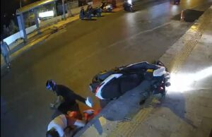 Motosiklet kazası güvenlik kamerasına yansıdı