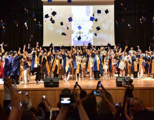 MSKÜ Turizm Fakültesi mezunlarını sektöre uğurladı