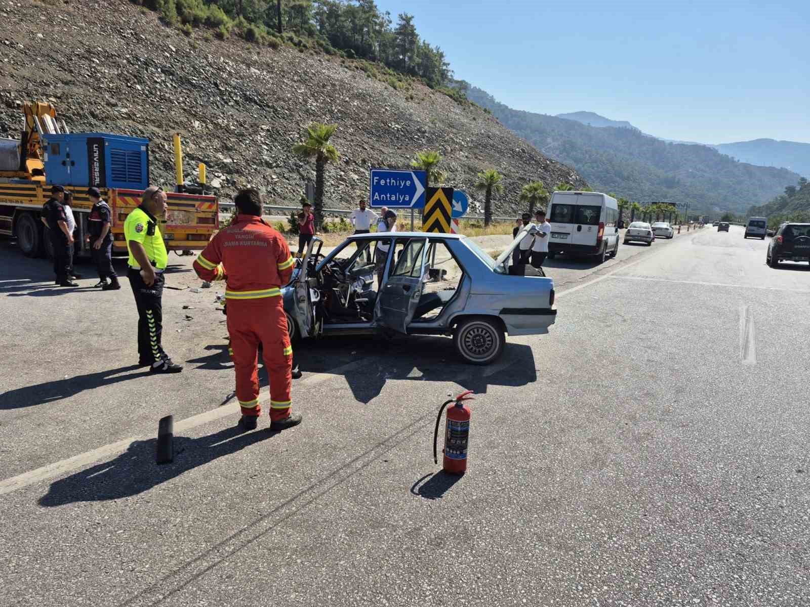 Göcek Tüneli çıkışında sıkışmalı trafik kazası