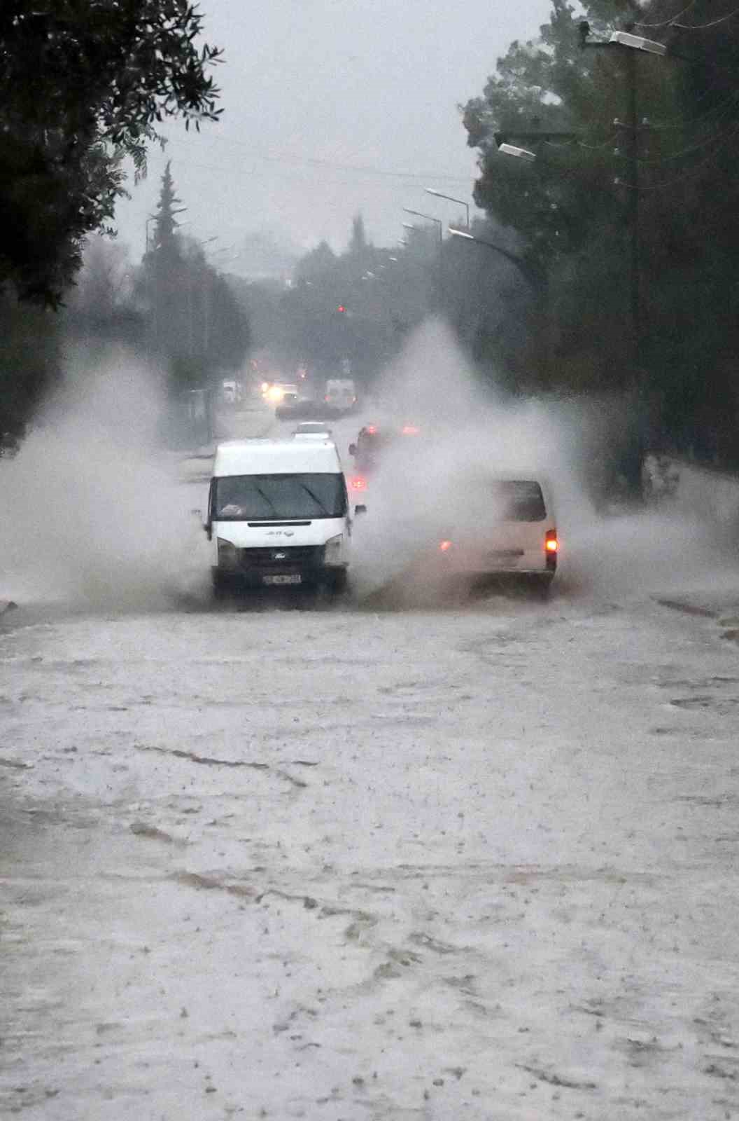 Muğla’nın 7 ilçesine gök gürültülü sağanak yağmur uyarısı