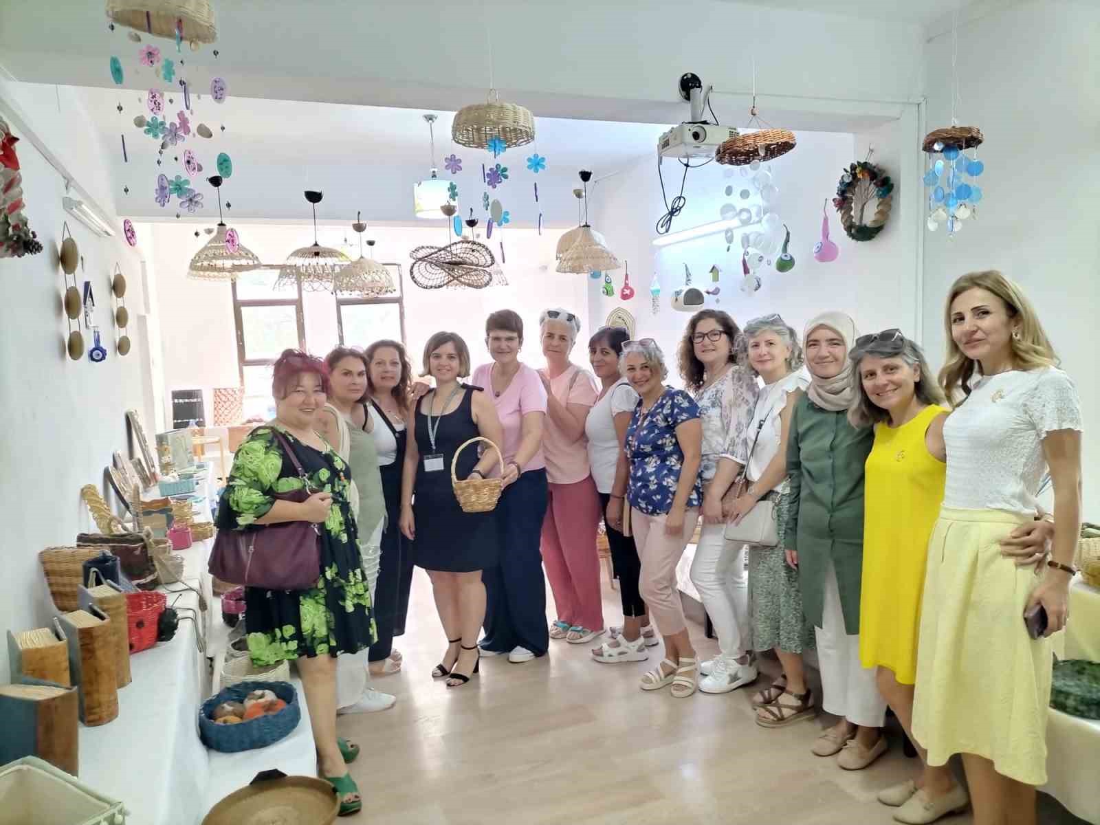 Köyceğiz’de atık kağıtlar sanata dönüştü