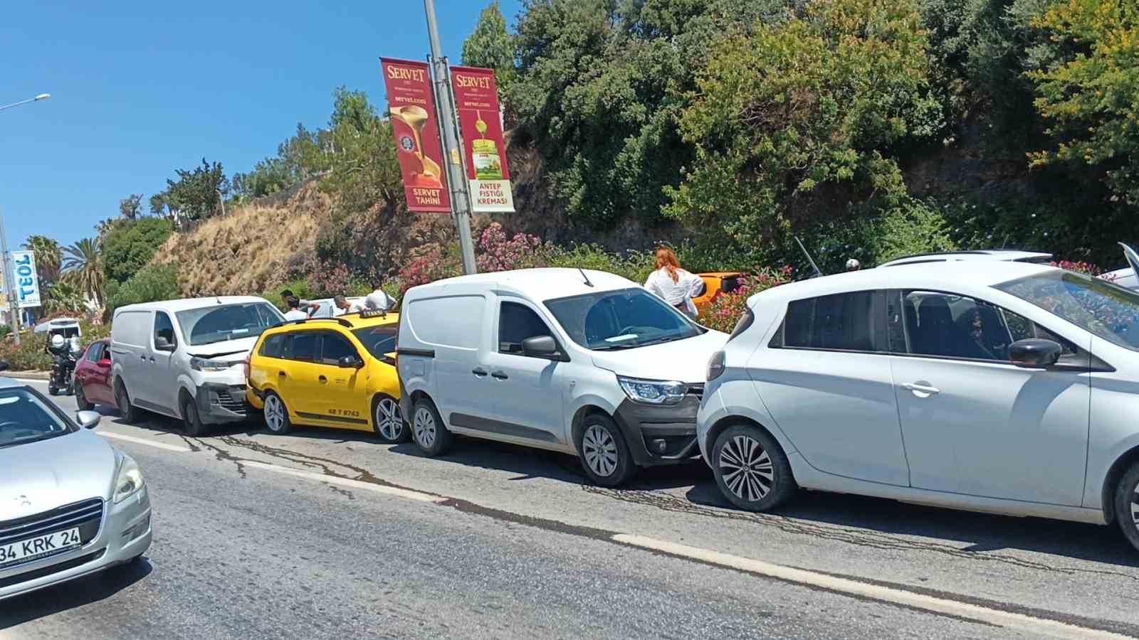 Bodrum’da zincirleme kaza: “5 araç birbirine girdi”