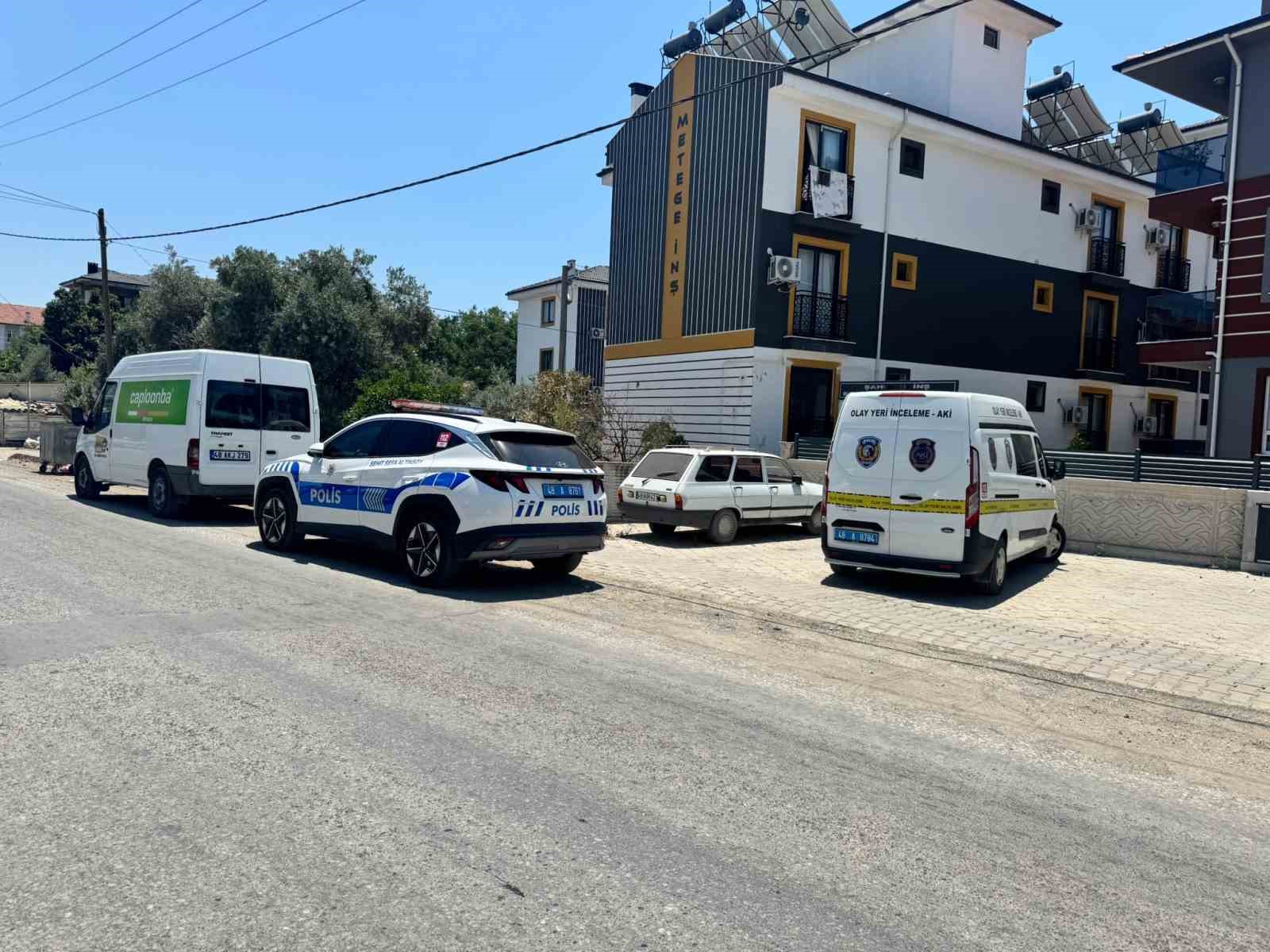 Evinde, av tüfeği ile vurulmuş halde bulundu