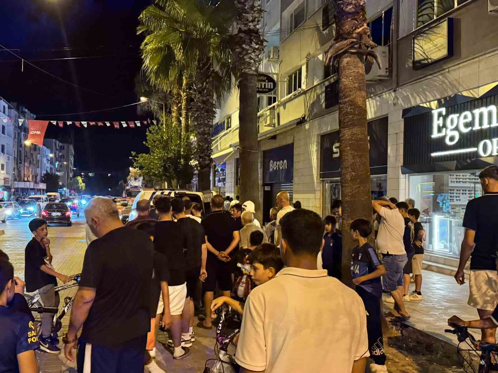 Muğla’da çatıya çıkan genç ikna edilerek aşağı indirildi