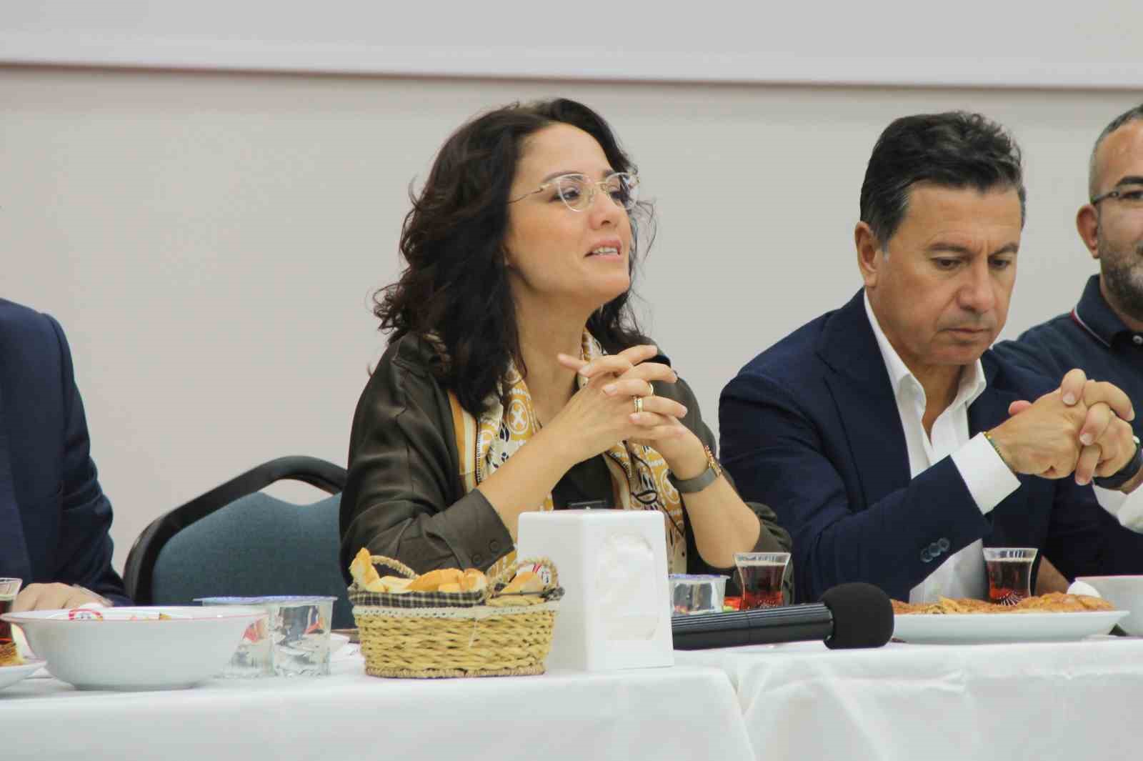 Ahmet Aras ve Gonca Köksal Aras’tan istifa açıklaması: “Şu an istifa ediyoruz gibi bir durum yok”