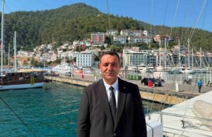 Fethiye’de şehit denizciler anısına denize çelenk bırakıldı