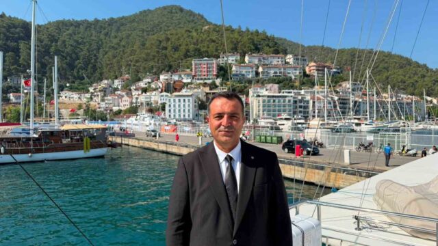 Fethiye’de şehit denizciler anısına denize çelenk bırakıldı