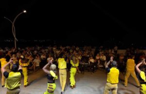 Bardakçı Koyu’nda tatil konser ve dans şovlarıyla renklendi
