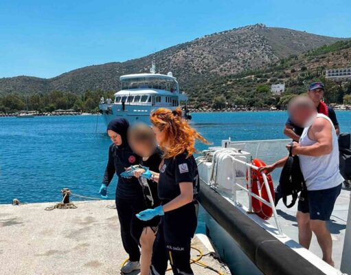 Gezi teknesinde rahatsızlanan vatandaşa tıbbi tahliye