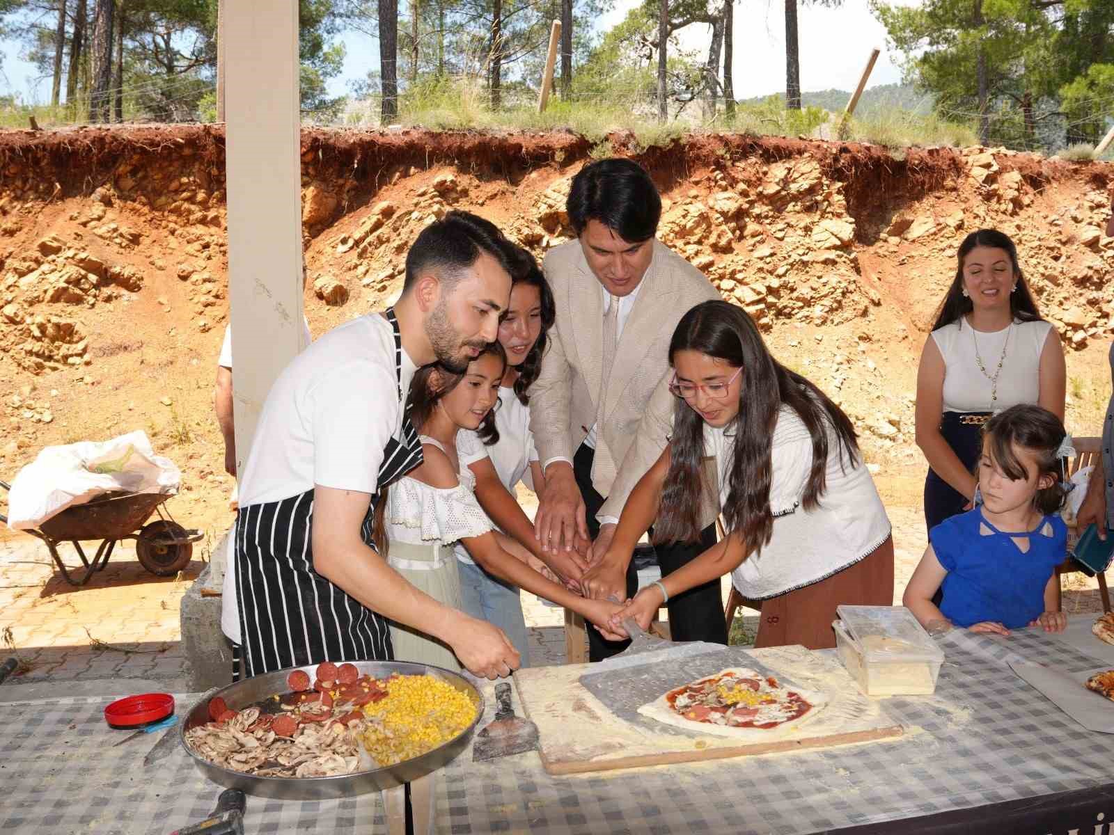 Köyceğiz’de “Her Çocuğa Bir Dilim Mutluluk” projesi hayata geçirildi