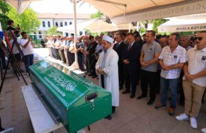 Muğla Valisi Akbıyık, şehit babasını son yolculuğuna uğurladı