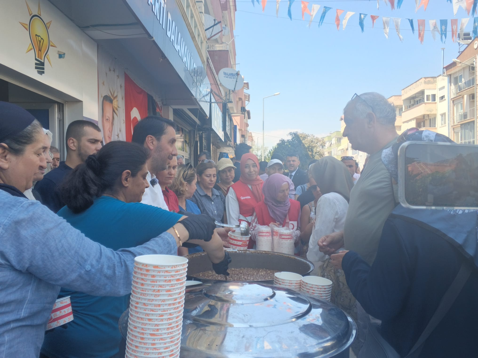 Dalaman’da Birlik ve Bereket Rüzgarı: AK Parti’den Geniş Katılımlı Aşure İkramı
