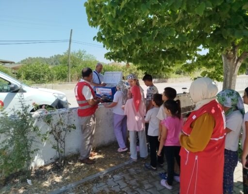 Kızılay Ortaca Şubesi’nden Çocuklara Dondurma İkramı