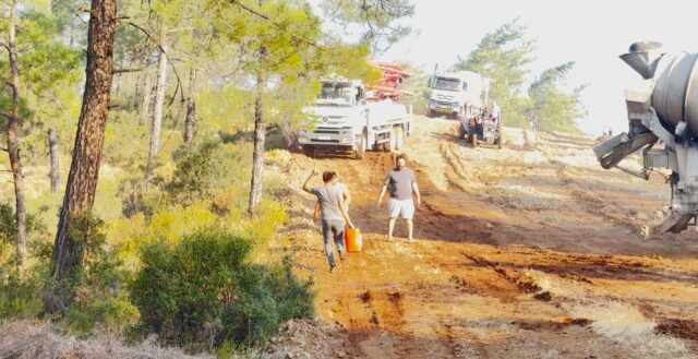 Fethiye Üzümlü’deki orman yangınında havadan ve karadan yoğun mücadele