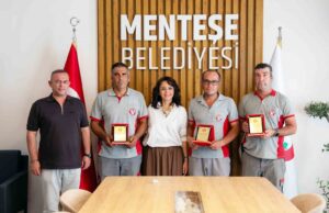 Buldukları çantayı sahibine teslim eden personele Başkan Köksal Aras’tan özendirme primi