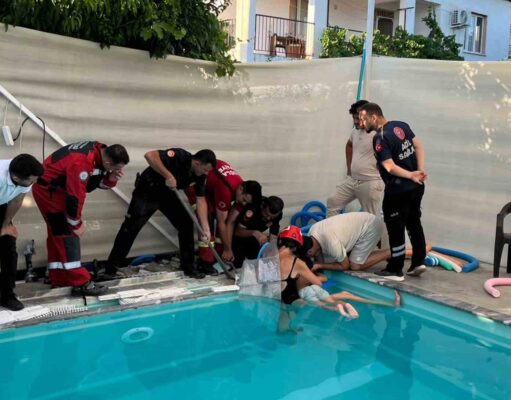 Havuzda kolu sıkışan 4 yaşındaki çocuk kurtarıldı