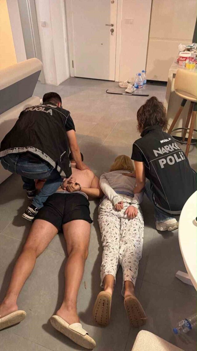 Bodrum’da uluslararası operasyon: Kırmızı bültenle aranan uyuşturucu taciri kıskıvrak yakalandı