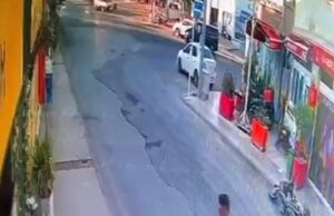 Sevgilisinin çalıştığı işletmeye tüfekle ateş açtı: Saldırı anı kamerada