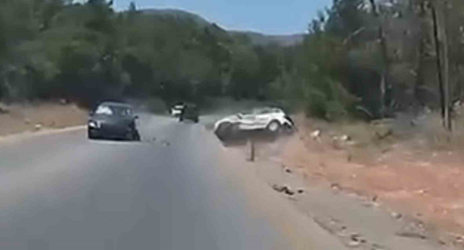 Bodrum’da 2 kişinin yaralandığı kaza anı kamerada