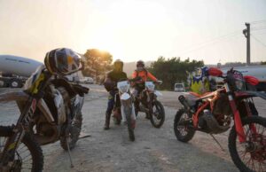 Motorlarını yarış için değil ateş savaşçıları için sürdüler