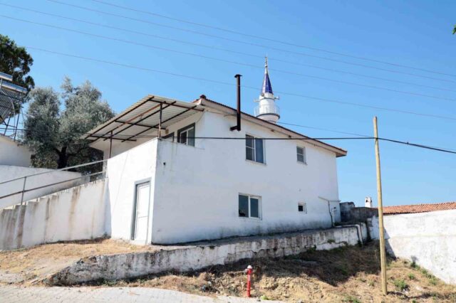 Psikolojik sorunları olan ve istifa eden imamın lojmanından tonlarca çöp çıktı