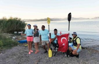 Köyceğiz Gölü’nde 30 Ağustos ve Dünya Barış Günü’nde ‘İki Devlet Bir Can’ mesajı