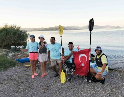 Köyceğiz Gölü’nde 30 Ağustos ve Dünya Barış Günü’nde ‘İki Devlet Bir Can’ mesajı
