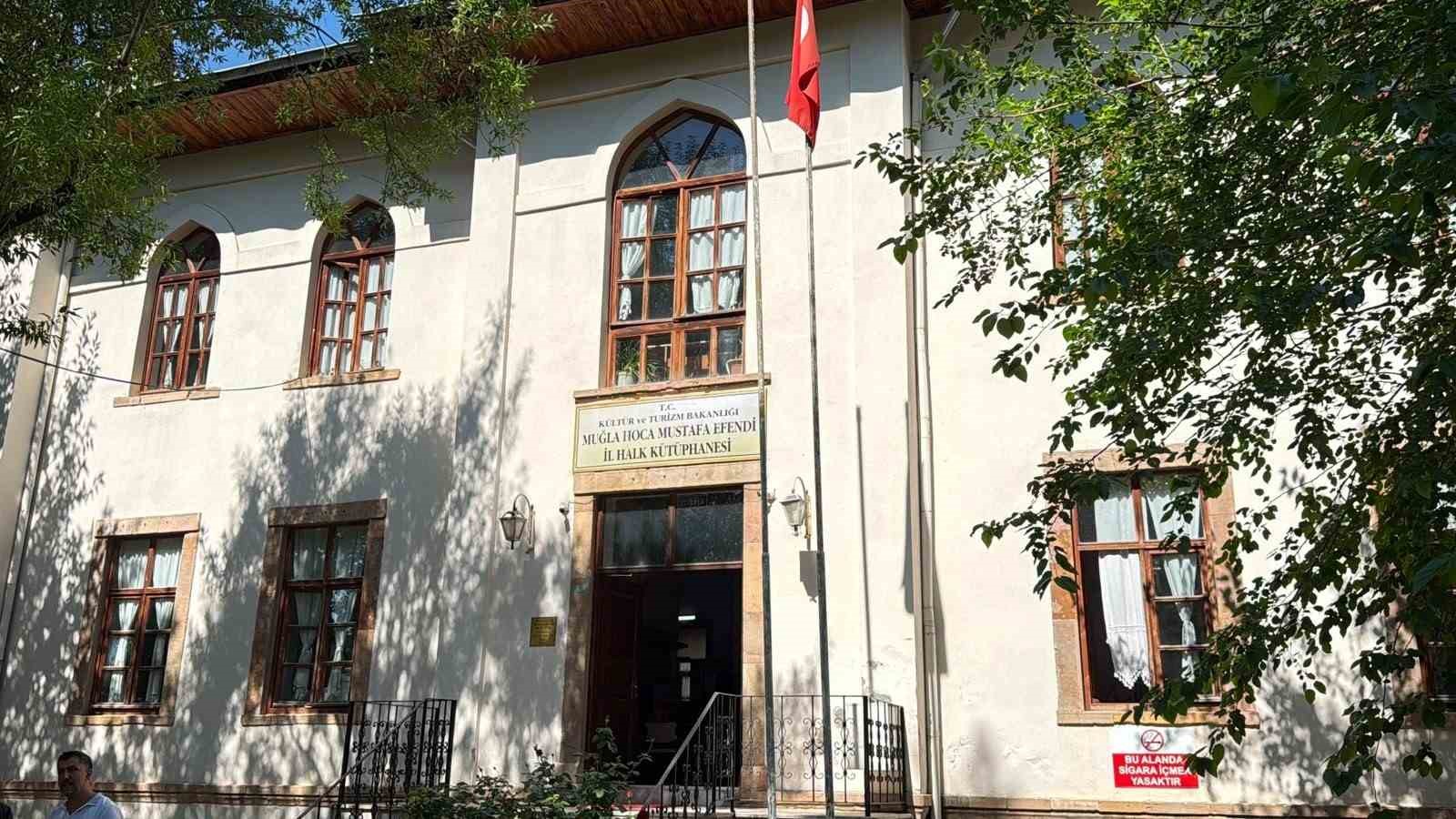 Muğla Halk Kütüphanesi güçlendirme için tahliye ediliyor