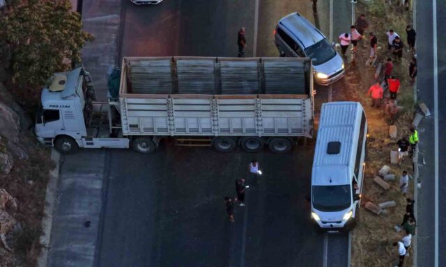 Yatağan’da kaza, tır yolu kapattı, ulaşım aksadı