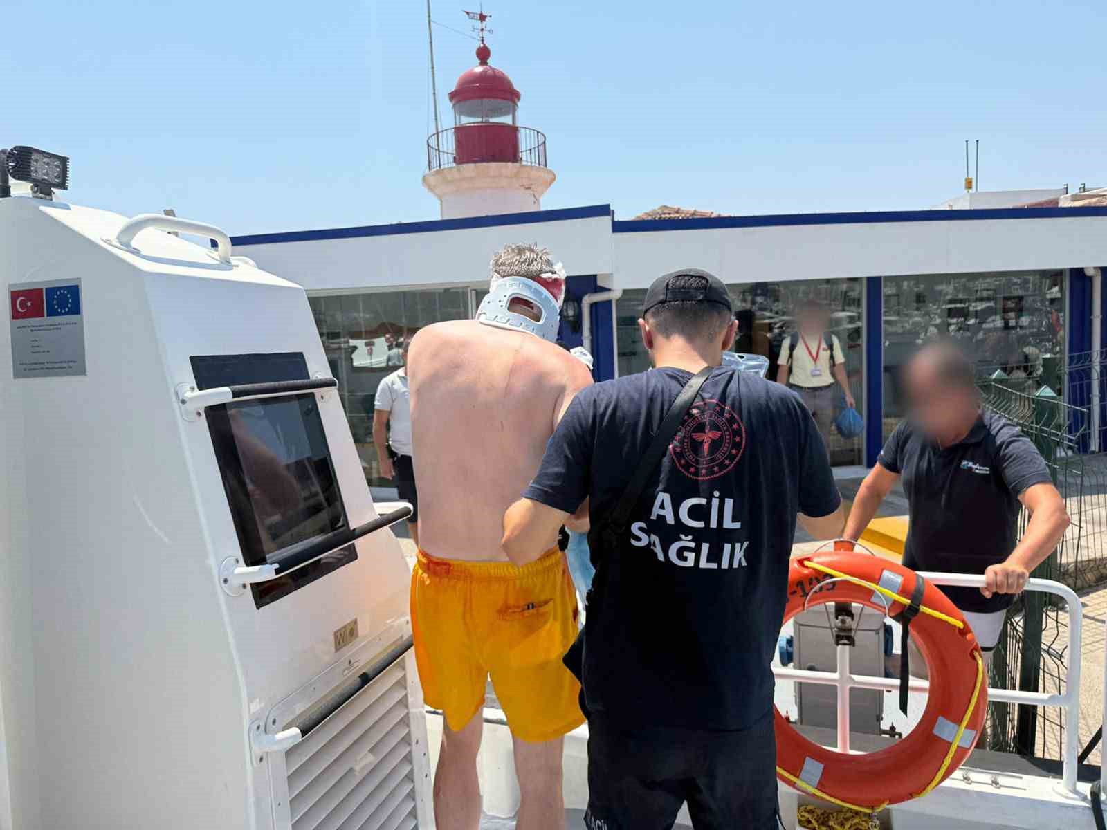 Gezi teknesinde yaralanan vatandaşa Sahil Güvenlikten tıbbi tahliye