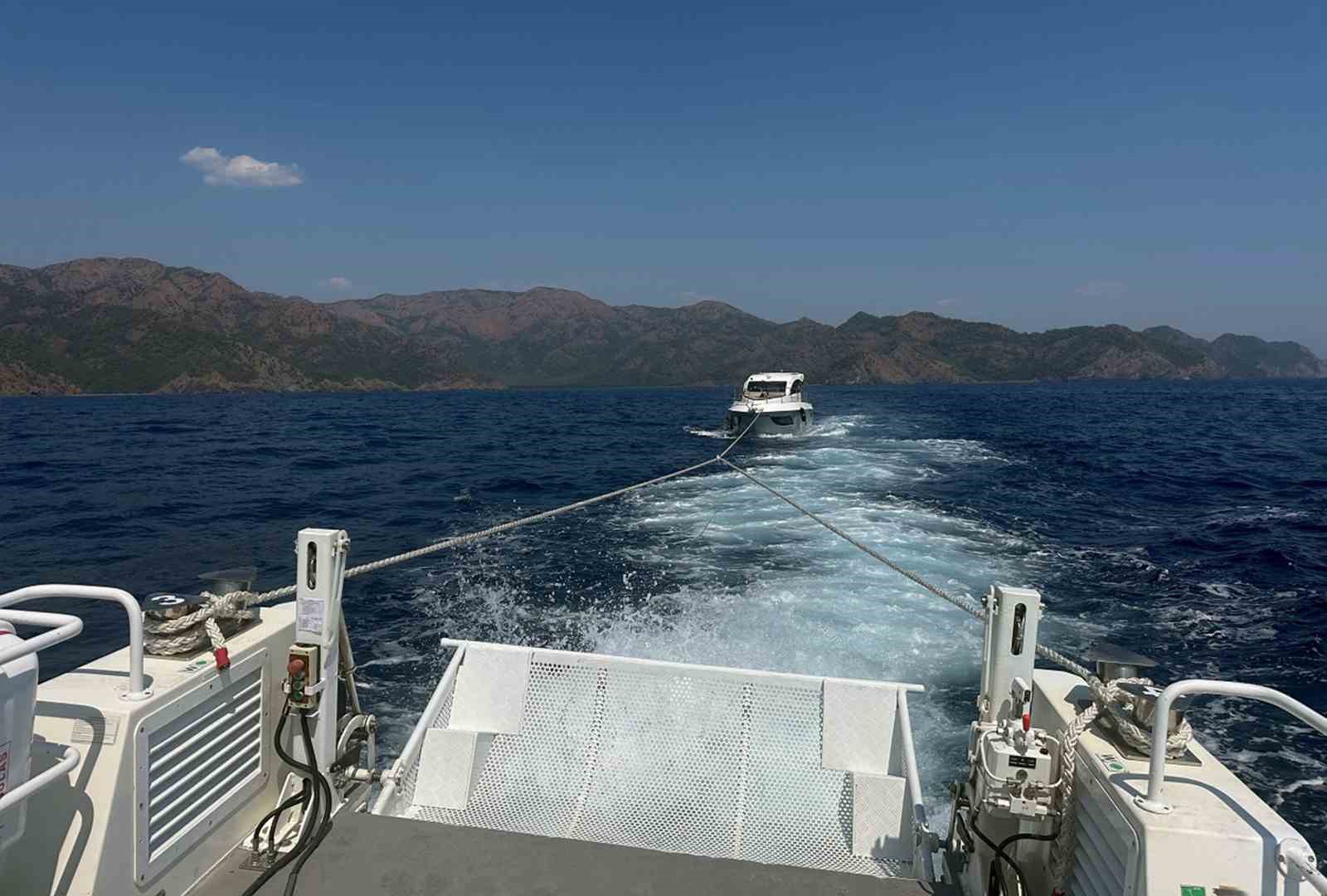 Arıza yapan motor yattaki 7 kişi Sahil Güvenlik ekiplerince kurtarıldı