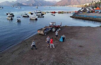 Marmaris’te halk plajları temizleniyor