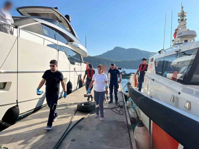 Fethiye ve Marmaris’te denizden 3 kişiye tıbbi tahliye