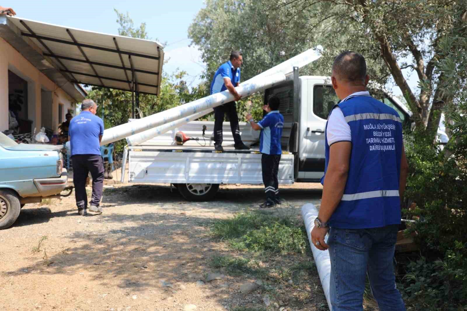 Muğla Büyükşehir’den sel mağduru üreticilere sera naylonu desteği