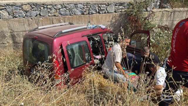 Menteşe’de ticari araç dere yatağına uçtu: 2 yaralı
