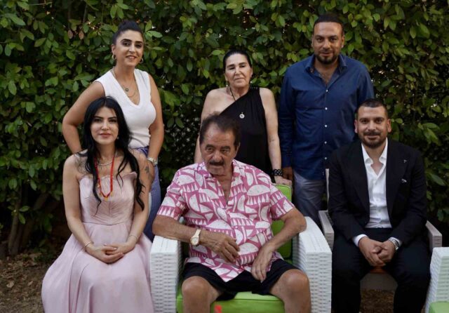 İbrahim Tatlıses’in evinde mutlu gün: Manevi kızına isteme töreninde beşi bir yerde taktı