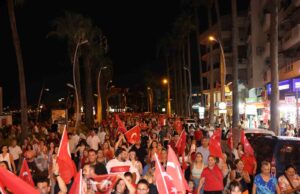 Marmaris’te sessiz fener alayı