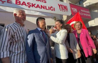 Marmaris Belediye Başkanı Ünlü, CHP’den istifa ederek Yeni Parti’ye katıldı