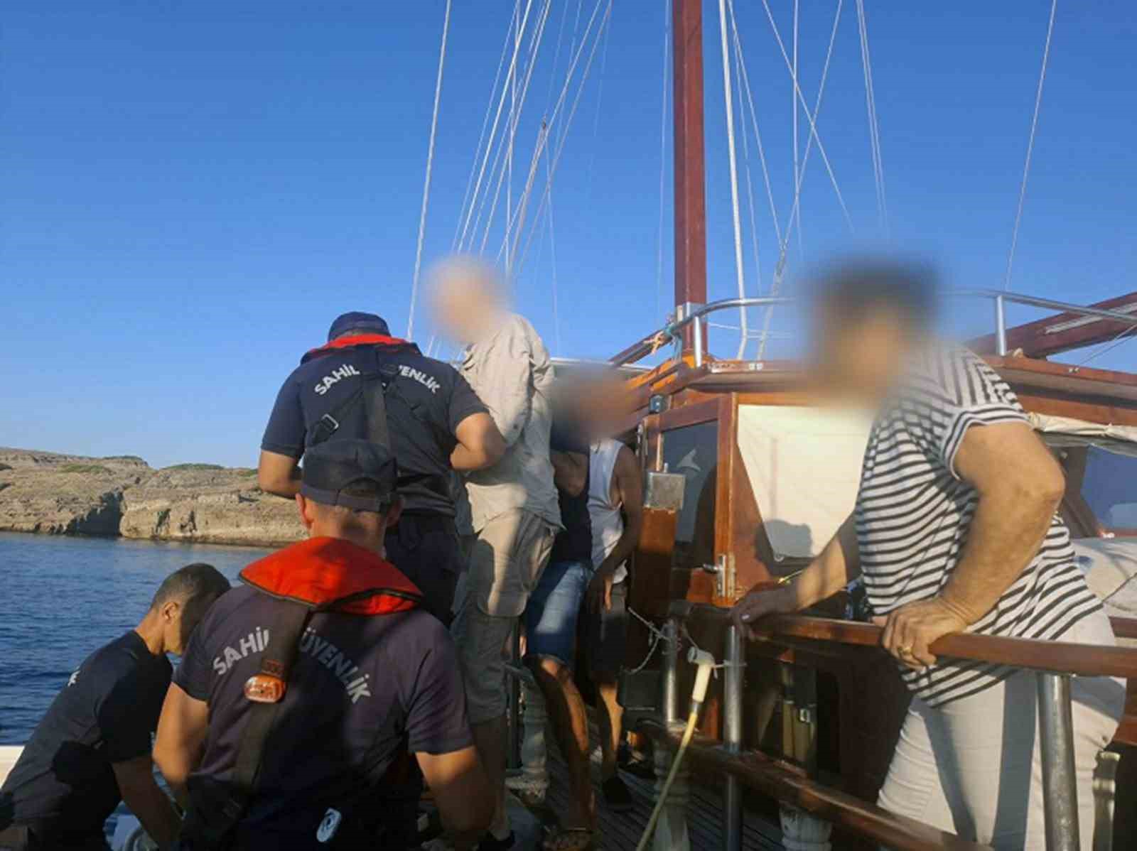 Bodrum ve Marmaris’te ticari yatlarda rahatsızlanan iki kişinin tıbbi tahliyesi yapıldı