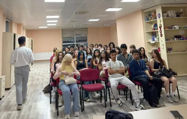 Menteşe’de gençler tiyatro eğitimleriyle sahneye hazırlanıyor