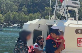 Gezi teknesinde yaralanan bebek için Sahil Güvenlikten tıbbi tahliyesi yapıldı