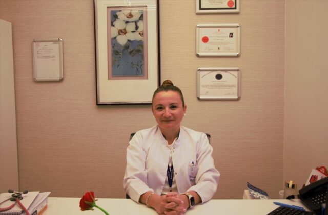 Uzmandan masa başı çalışanlara uyarı: "Omurganız için 15 dakikada bir hareket edin"